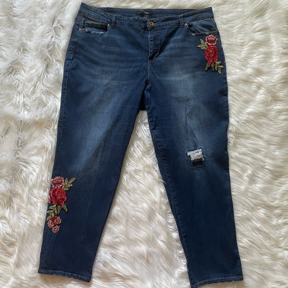 Women Ripped Appliqué Jeans Size 22W💥